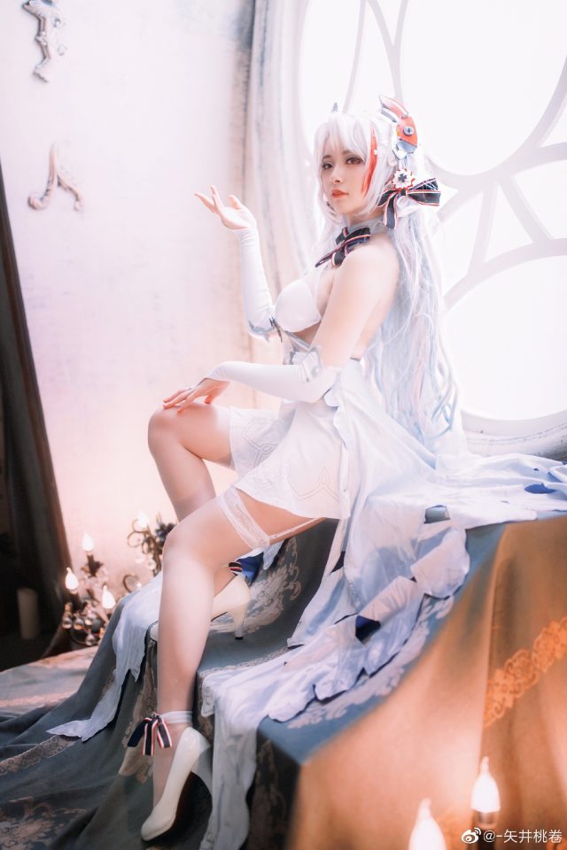 《碧蓝航线》cosplay:coser矢井桃卷优雅美丽的“花嫁版”欧根亲王 《碧蓝航线》cosplay:coser矢井桃卷优雅美丽的“花嫁版”欧根亲王