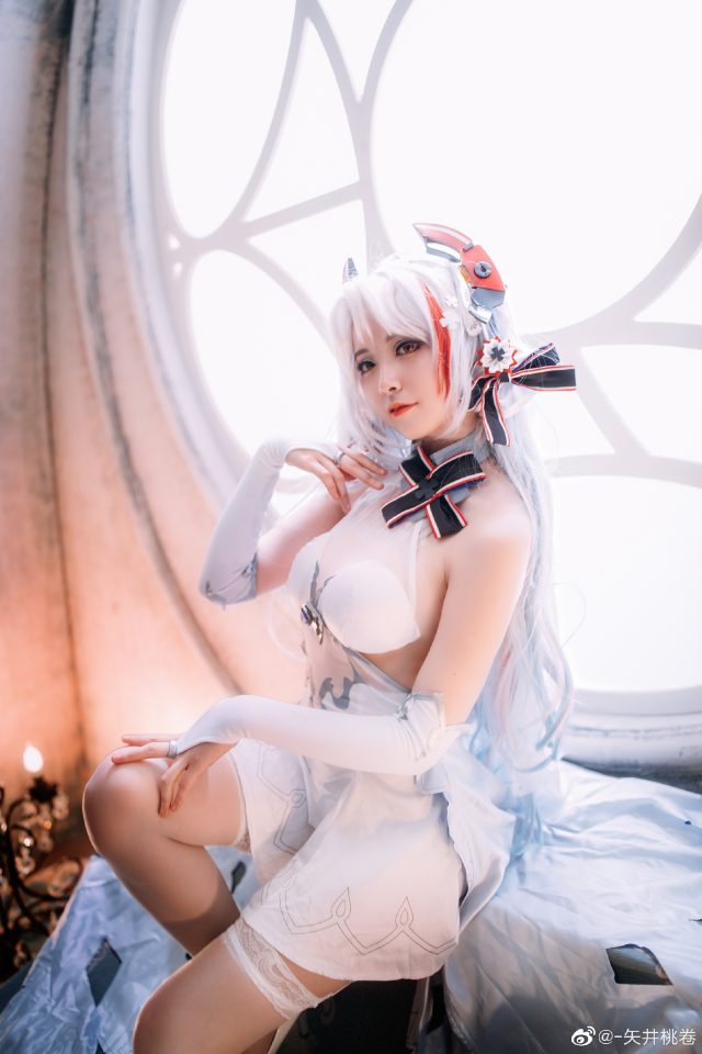 《碧蓝航线》cosplay:coser矢井桃卷优雅美丽的“花嫁版”欧根亲王 《碧蓝航线》cosplay:coser矢井桃卷优雅美丽的“花嫁版”欧根亲王