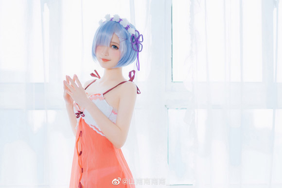 山南南南南的“睡衣版”蕾姆cosplay,将可爱迷人的角色带到眼前 山南南南南的“睡衣版”蕾姆cosplay,将可爱迷人的角色带到眼前