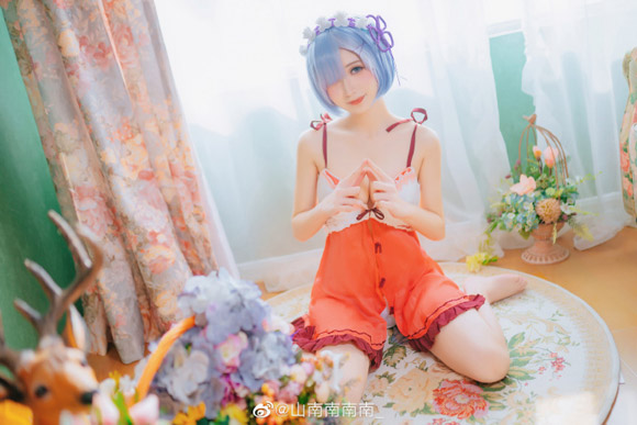 山南南南南的“睡衣版”蕾姆cosplay,将可爱迷人的角色带到眼前 山南南南南的“睡衣版”蕾姆cosplay,将可爱迷人的角色带到眼前