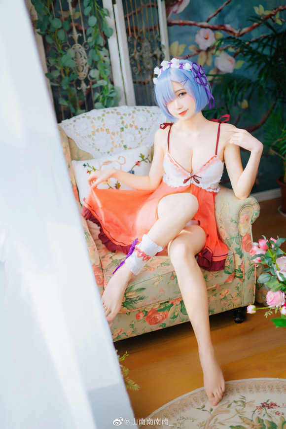 山南南南南的“睡衣版”蕾姆cosplay,将可爱迷人的角色带到眼前 山南南南南的“睡衣版”蕾姆cosplay,将可爱迷人的角色带到眼前