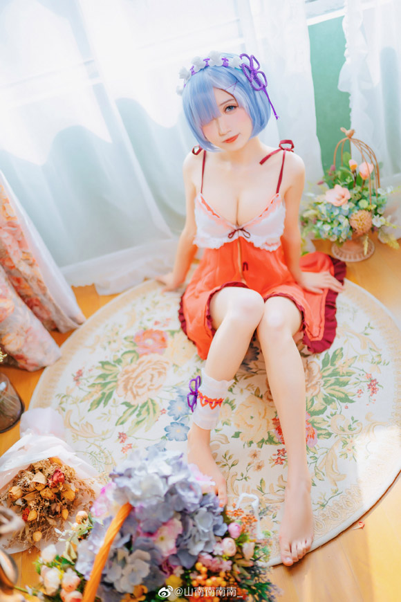 山南南南南的“睡衣版”蕾姆cosplay,将可爱迷人的角色带到眼前 山南南南南的“睡衣版”蕾姆cosplay,将可爱迷人的角色带到眼前