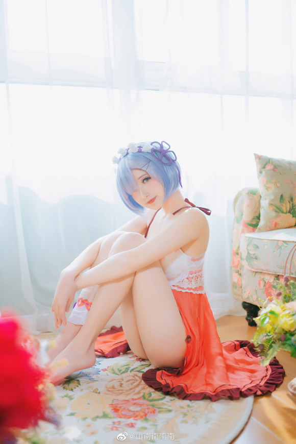 山南南南南的“睡衣版”蕾姆cosplay,将可爱迷人的角色带到眼前 山南南南南的“睡衣版”蕾姆cosplay,将可爱迷人的角色带到眼前