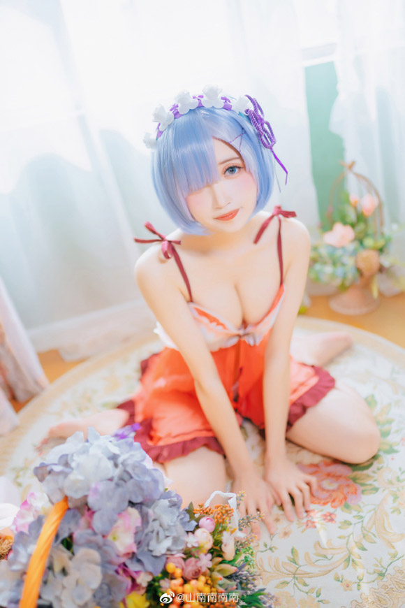 山南南南南的“睡衣版”蕾姆cosplay,将可爱迷人的角色带到眼前 山南南南南的“睡衣版”蕾姆cosplay,将可爱迷人的角色带到眼前