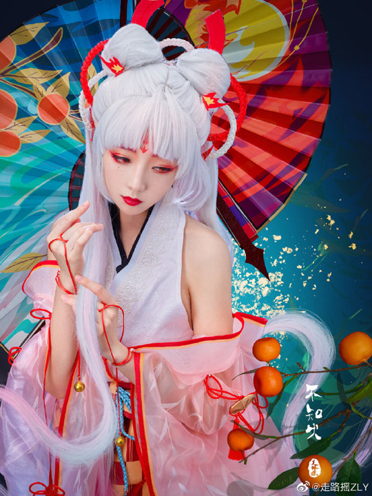 coser走路摇ZLY化身不知火,演绎阴阳师性感歌姬的妩媚风韵 coser走路摇ZLY化身不知火,演绎阴阳师性感歌姬的妩媚风韵