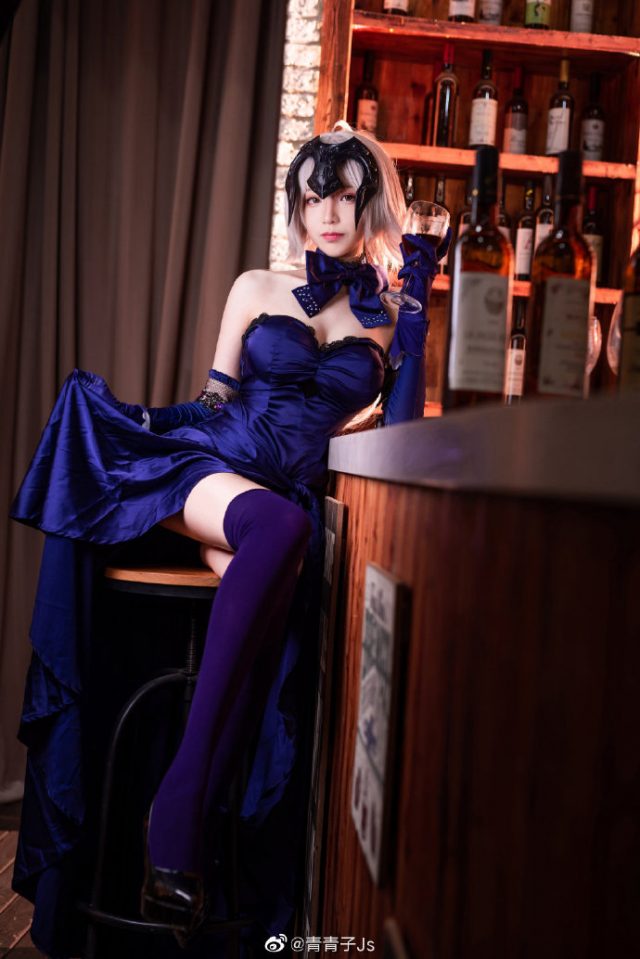 青青子Js cosplay“圣夜的晚餐”礼装的黑贞，迷人魅力尽显