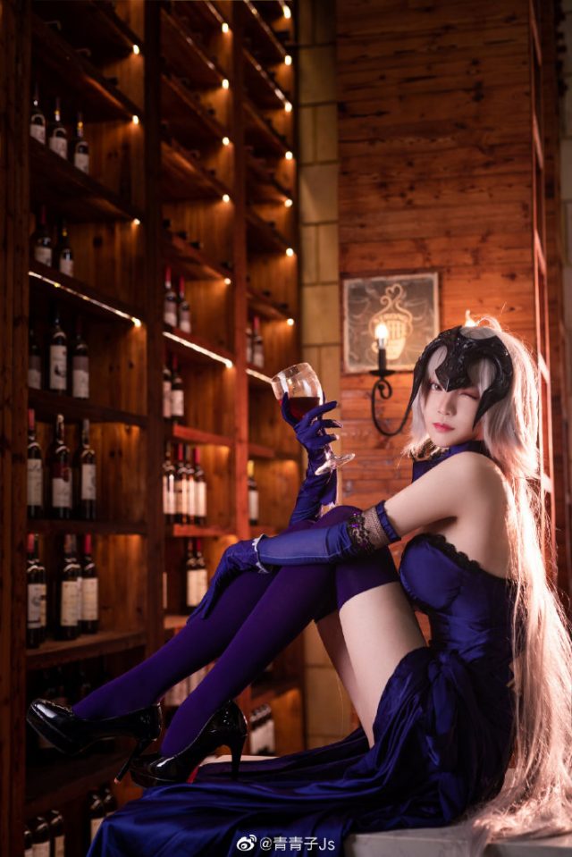 青青子Js cosplay“圣夜的晚餐”礼装的黑贞，迷人魅力尽显