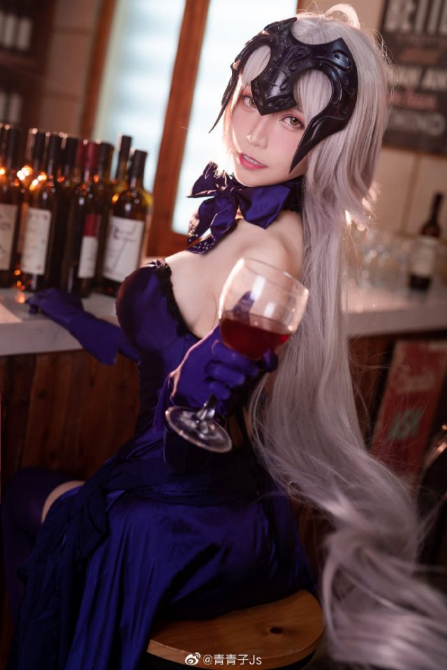 青青子Js cosplay“圣夜的晚餐”礼装的黑贞，迷人魅力尽显