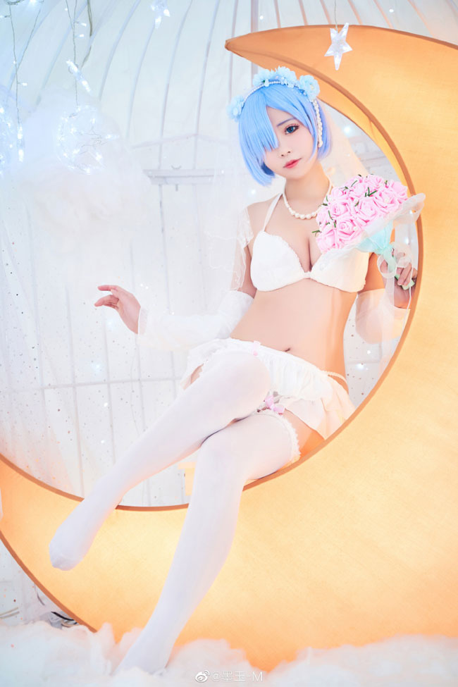 墨玉-M cos“花嫁版”雷姆,演绎角色的性感与可爱 墨玉-M cos“花嫁版”雷姆,演绎角色的性感与可爱