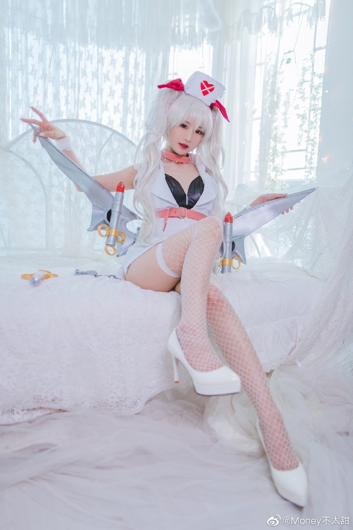 Money不太甜cos《碧蓝航线》吸血鬼,展现御姐的魅力诱惑 Money不太甜cos《碧蓝航线》吸血鬼,展现御姐的魅力诱惑