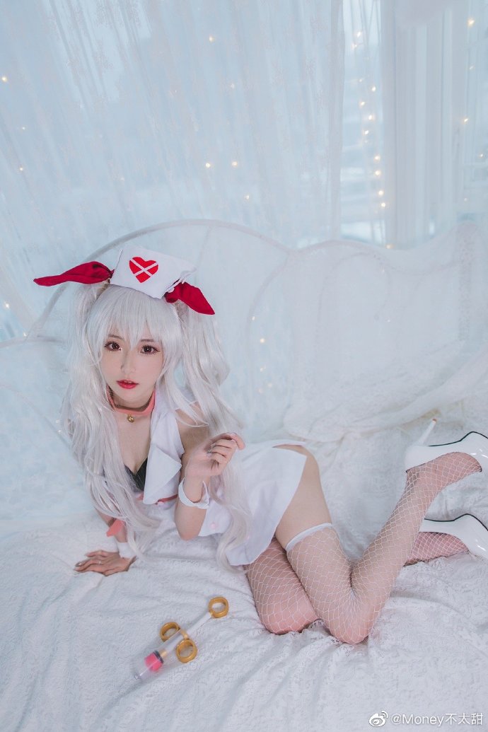 Money不太甜cos《碧蓝航线》吸血鬼,展现御姐的魅力诱惑 Money不太甜cos《碧蓝航线》吸血鬼,展现御姐的魅力诱惑