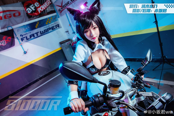 清水由乃cos“机车娘”爱宕，展现《碧蓝航线》的诱惑力