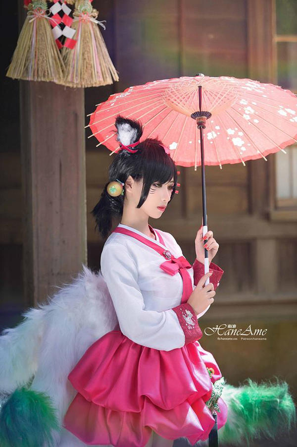 雨波_HaneAme cos《英雄联盟》阿狸，独特诠释九尾妖狐的魅力