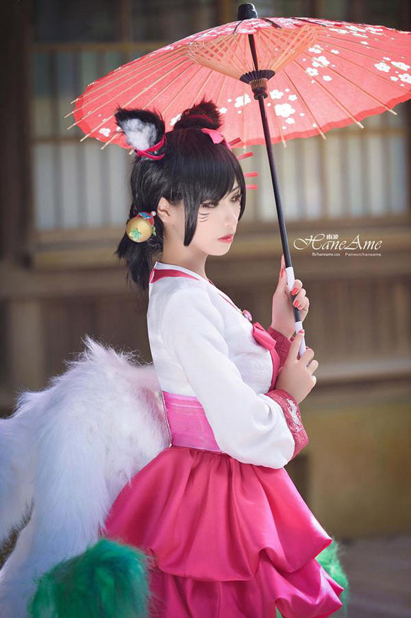 雨波_HaneAme cos《英雄联盟》阿狸，独特诠释九尾妖狐的魅力