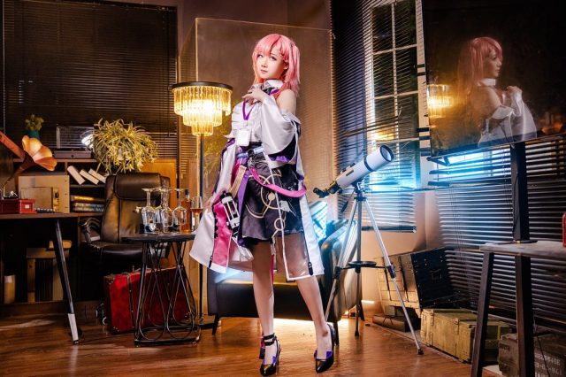焖焖碳cos《崩坏：星穹铁道》艾丝妲，星空才子的绝妙展现