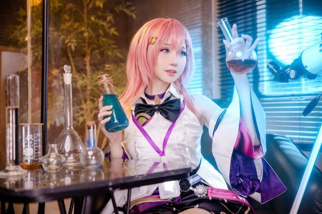 焖焖碳cos《崩坏：星穹铁道》艾丝妲，星空才子的绝妙展现