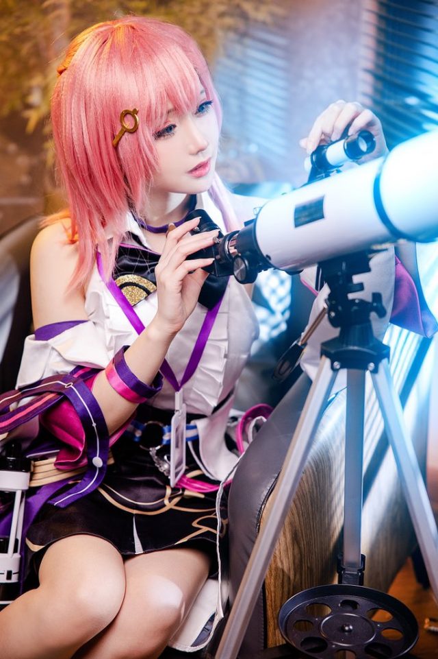 焖焖碳cos《崩坏：星穹铁道》艾丝妲，星空才子的绝妙展现