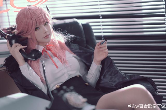 w百合欧皇子w cos《蔚蓝档案》陆八魔爱露，在Twitter上引发热议