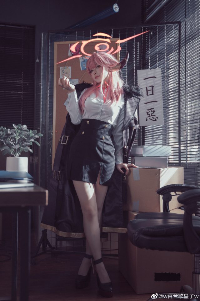 w百合欧皇子w cos《蔚蓝档案》陆八魔爱露，在Twitter上引发热议