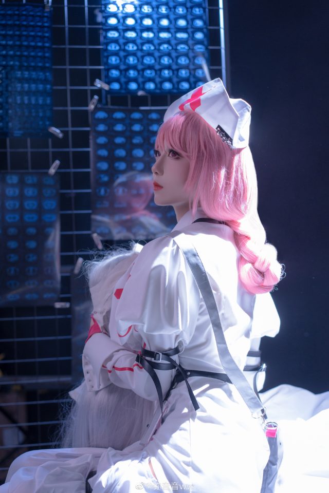 弥音音ww cos安妮护士,带你闯入《无期迷途》的神秘世界! 弥音音ww cos安妮护士,带你闯入《无期迷途》的神秘世界!