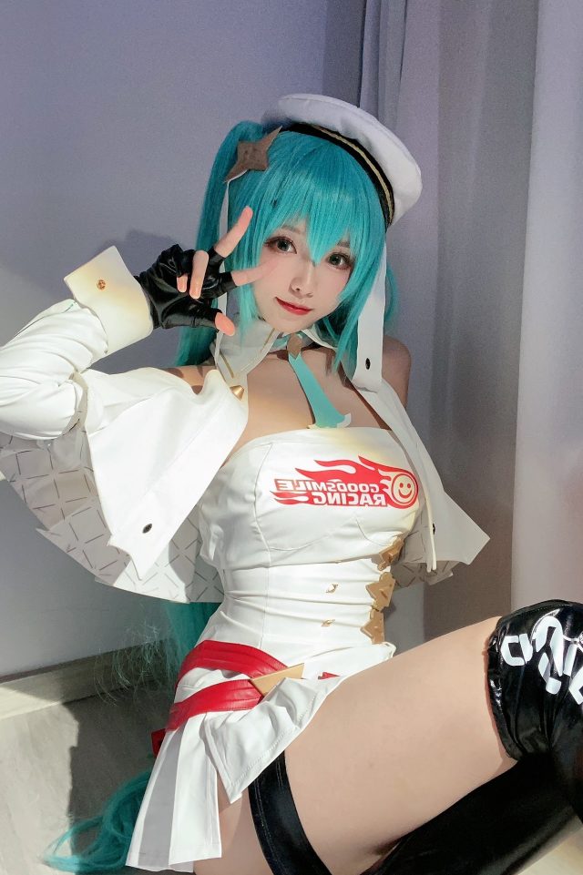 大大卷卷小卷cos“Racing Miku 2023”初音未来，速度与可爱的交错