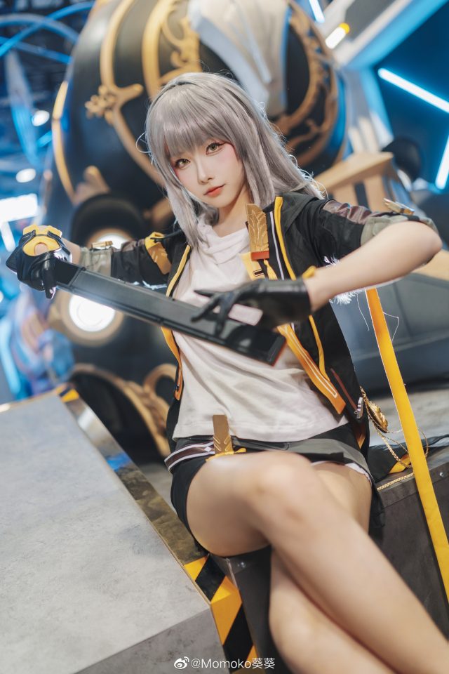 Momoko葵葵cos《崩坏:星穹铁道》开拓者·星,星辰闪耀英姿飒爽 Momoko葵葵cos《崩坏:星穹铁道》开拓者·星,星辰闪耀英姿飒爽