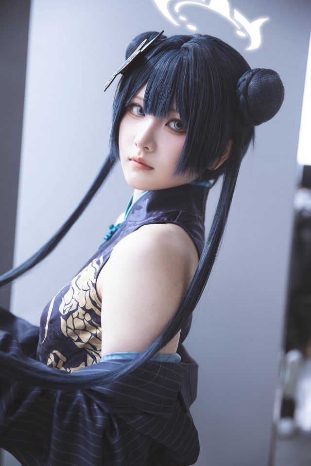 -屿鱼cos《蔚蓝档案》妃咲，魅力迷人撩人心弦！