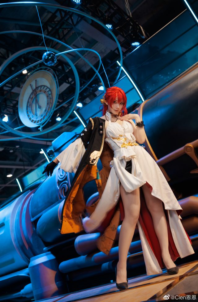 Cien恩恩cos《崩坏：星穹铁道》姬子，才华与魅力再次闪耀舞台