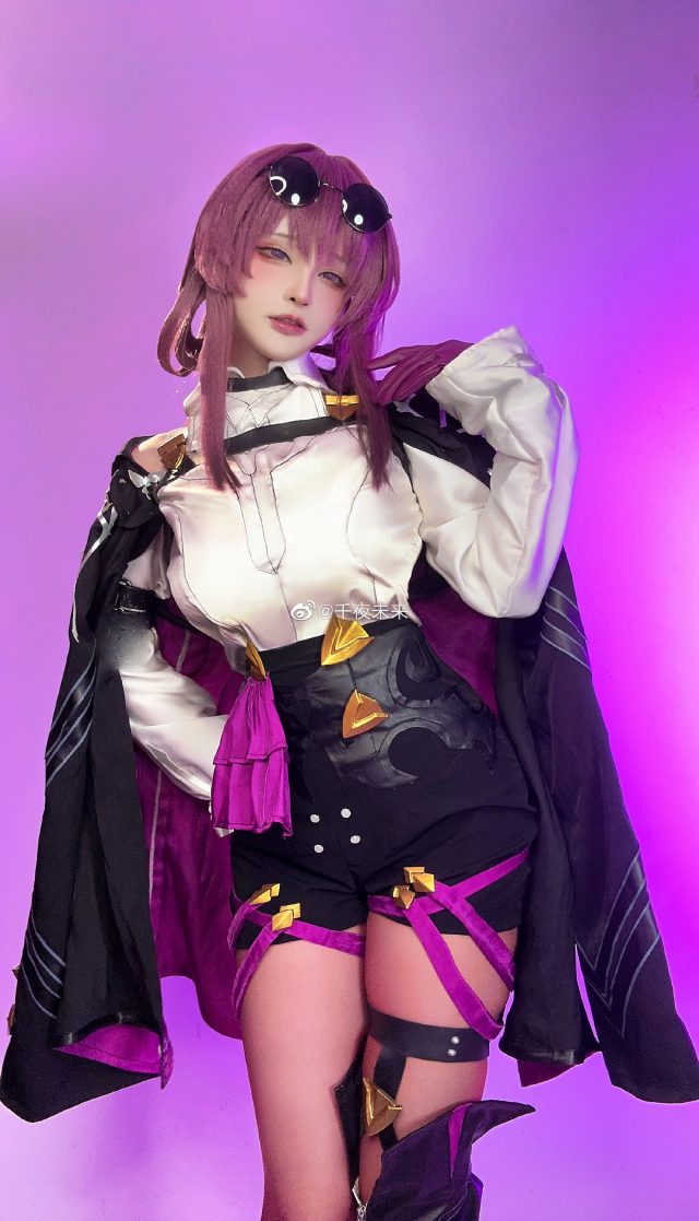 千夜未来cos《崩坏:星穹铁道》卡芙卡,性感杀手绽放崩坏魅力 千夜未来cos《崩坏:星穹铁道》卡芙卡,性感杀手绽放崩坏魅力