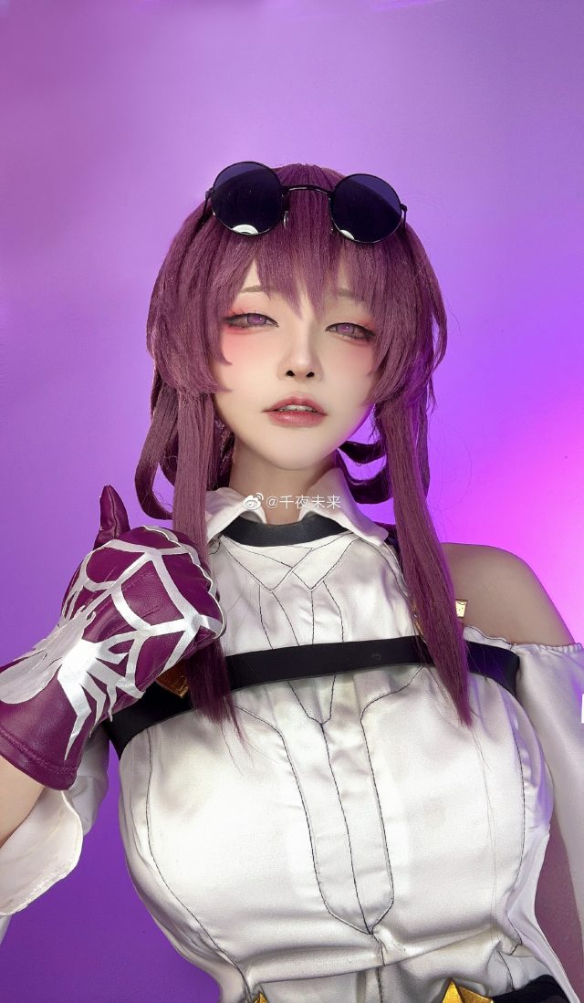 千夜未来cos《崩坏:星穹铁道》卡芙卡,性感杀手绽放崩坏魅力 千夜未来cos《崩坏:星穹铁道》卡芙卡,性感杀手绽放崩坏魅力