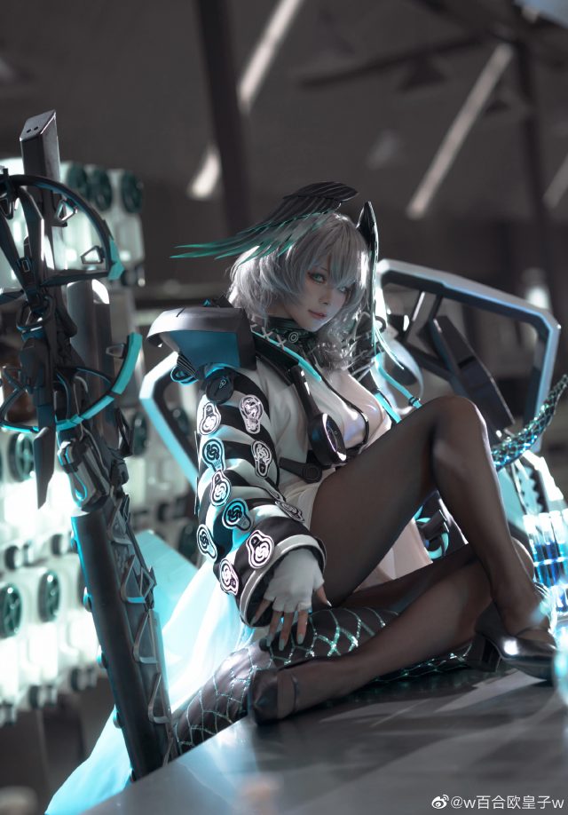 w百合欧皇子w cos《明日方舟》霍尔海雅，美轮美奂光芒四射