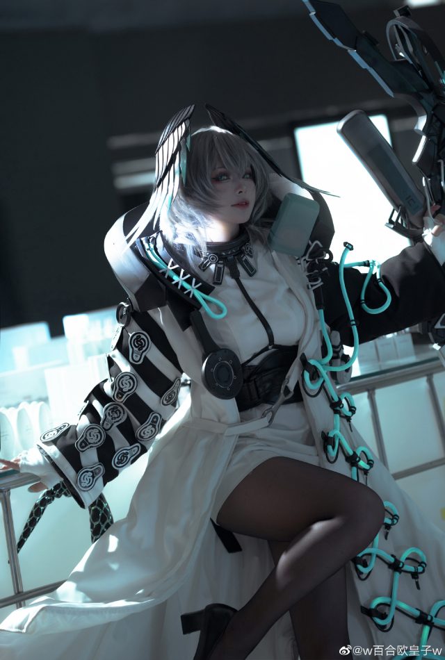 w百合欧皇子w cos《明日方舟》霍尔海雅，美轮美奂光芒四射