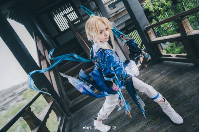 [崩坏：星穹铁道]Kitaro_绮太郎cos彦卿，英姿潇洒剑舞星空