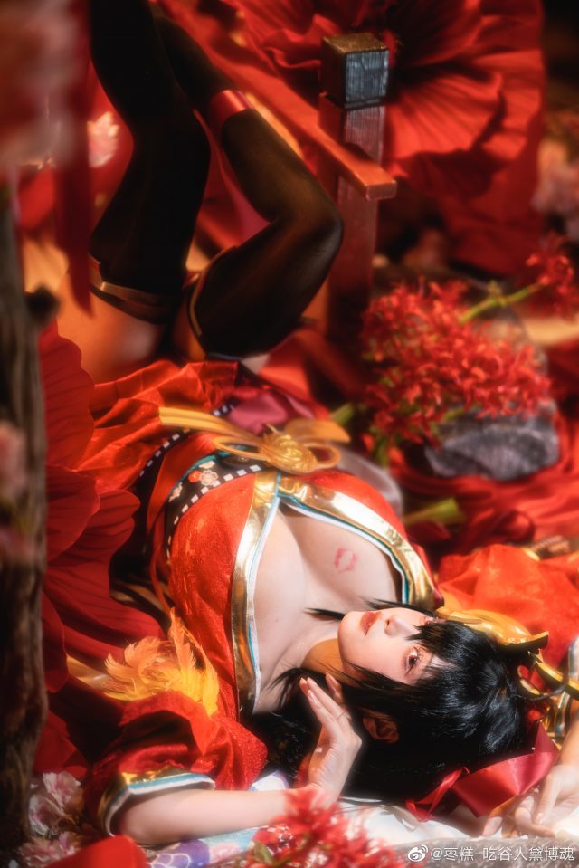 [碧蓝航线]枣糕-吃谷人黛博魂cos大凤，展现性感的病态美