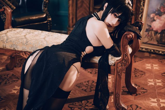 如月灰cos《碧蓝航线》镇海,以性感绽放“奇响华殿”之美 如月灰cos《碧蓝航线》镇海,以性感绽放“奇响华殿”之美