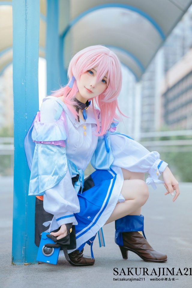 樱岛嗷一cos《崩坏：星穹铁道》三月七，崩坏世界的迷人之美