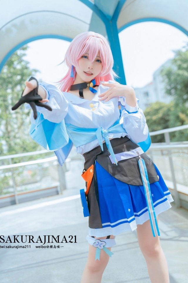 樱岛嗷一cos《崩坏：星穹铁道》三月七，崩坏世界的迷人之美