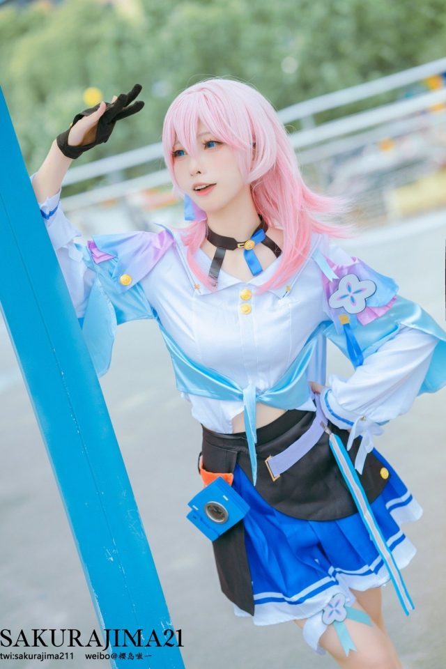 樱岛嗷一cos《崩坏：星穹铁道》三月七，崩坏世界的迷人之美