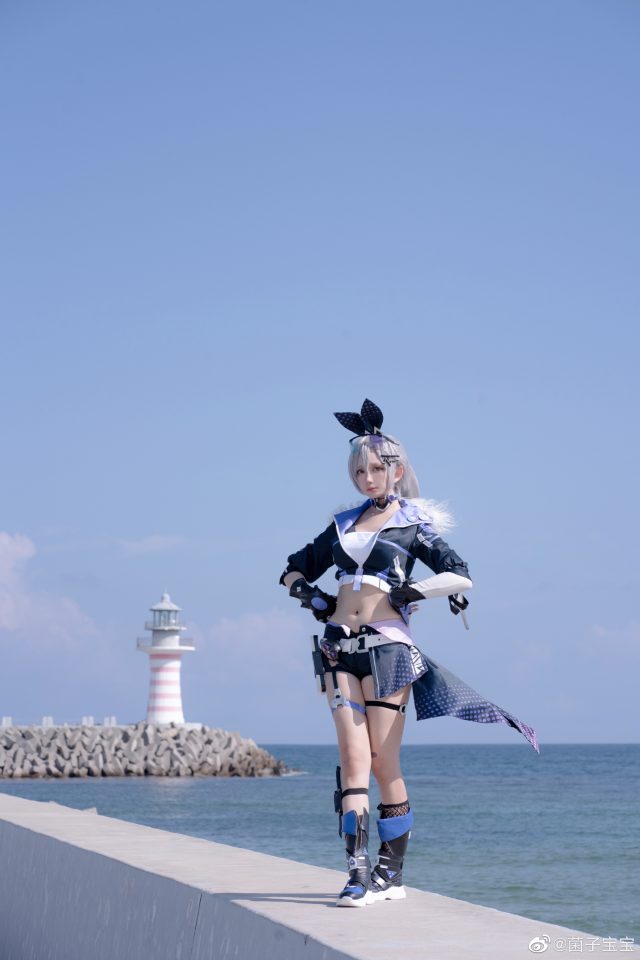 [崩坏：星穹铁道]菌子宝宝cos银狼，展现“星核猎手”的迷人魅力