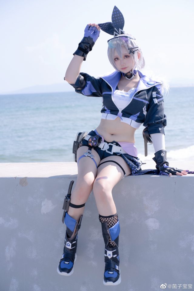 [崩坏：星穹铁道]菌子宝宝cos银狼，展现“星核猎手”的迷人魅力
