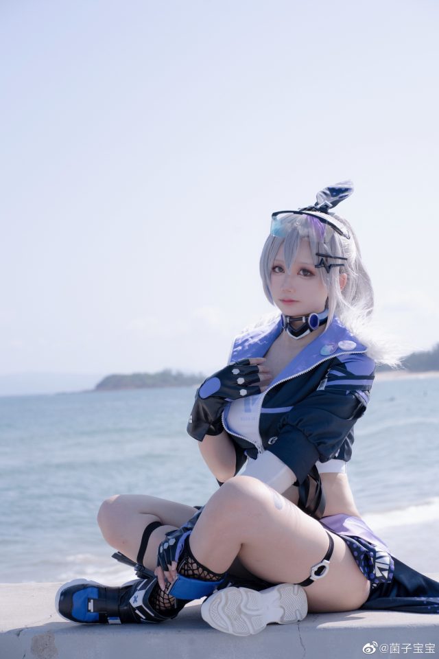 [崩坏：星穹铁道]菌子宝宝cos银狼，展现“星核猎手”的迷人魅力
