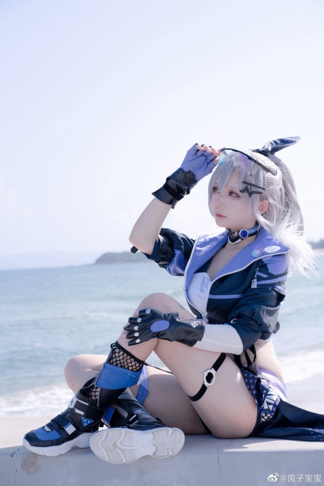 [崩坏：星穹铁道]菌子宝宝cos银狼，展现“星核猎手”的迷人魅力
