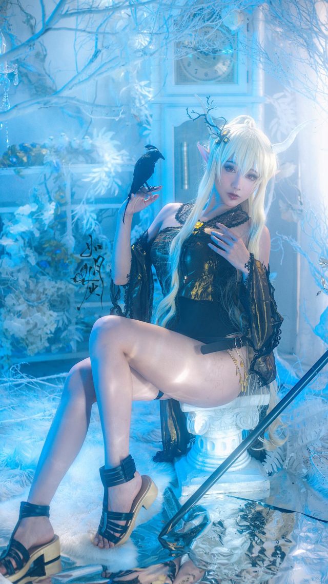 [明日方舟]如月灰cos闪灵，展现“静谧午夜”的神秘之美