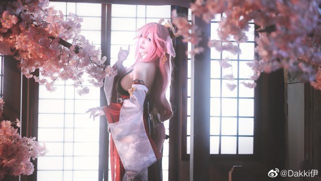 Dakki伊cos《原神》八重神子,震撼再现神秘宫司的魅力 Dakki伊cos《原神》八重神子,震撼再现神秘宫司的魅力