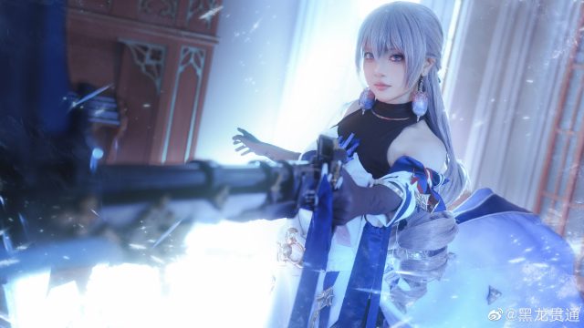 [崩坏：星穹铁道]黑龙贯通cos布洛妮娅，展现银鬃铁卫统领的魅力