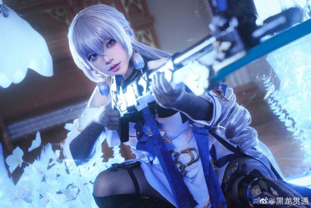 [崩坏：星穹铁道]黑龙贯通cos布洛妮娅，展现银鬃铁卫统领的魅力