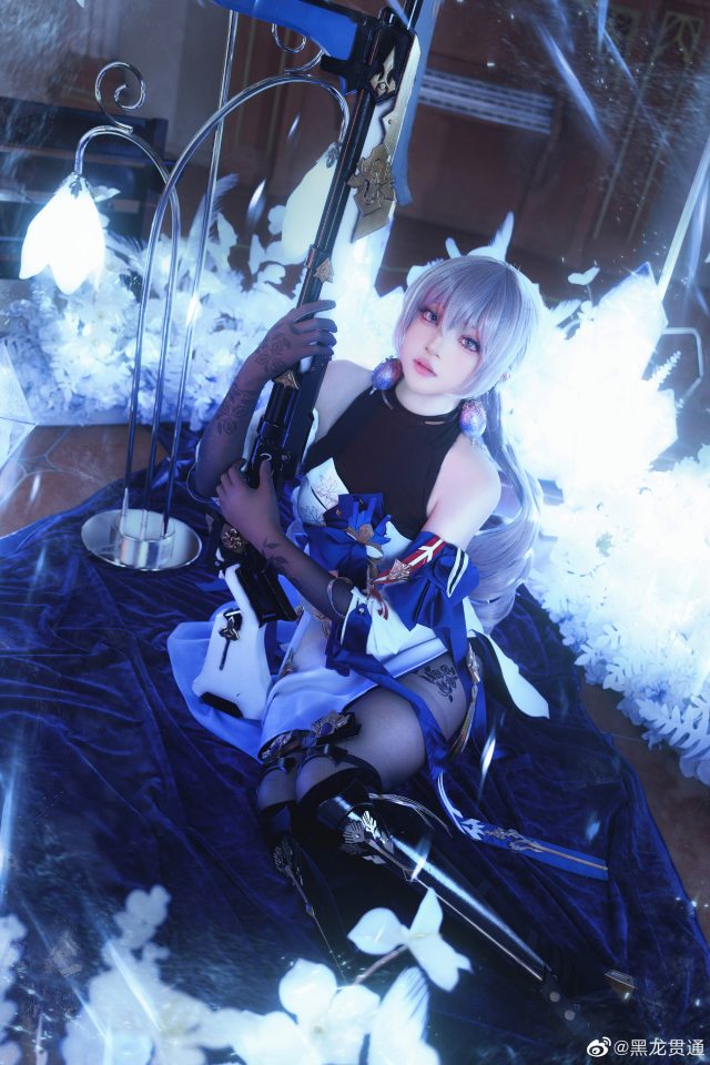 [崩坏：星穹铁道]黑龙贯通cos布洛妮娅，展现银鬃铁卫统领的魅力