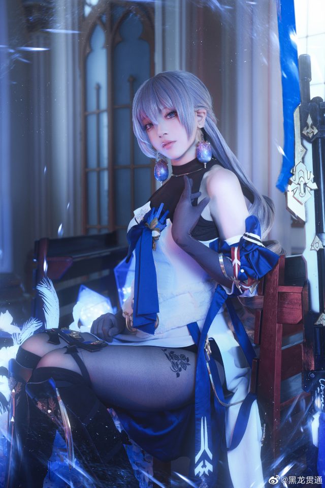 [崩坏：星穹铁道]黑龙贯通cos布洛妮娅，展现银鬃铁卫统领的魅力