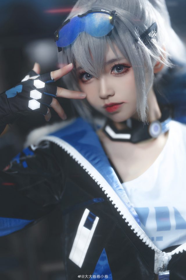 [崩坏：星穹铁道]大大卷卷小卷cos银狼，展现骇客高手的迷人魅力