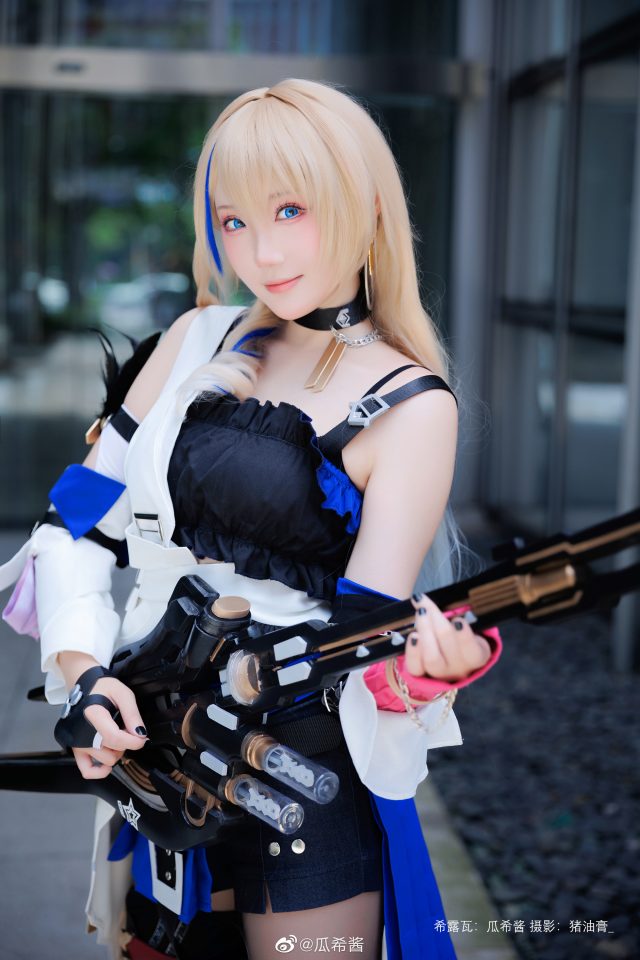 [崩坏：星穹铁道]瓜希酱cos希露瓦，尽显摇滚魅力引爆热潮